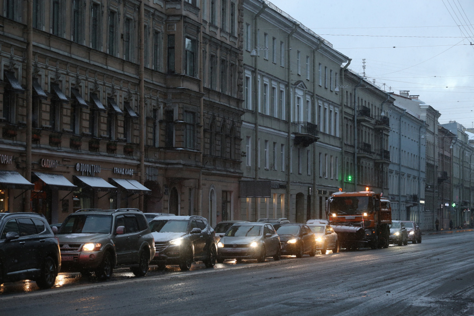 Серьезная авария на пересечении Шуваловского и Оптиков парализовала движение